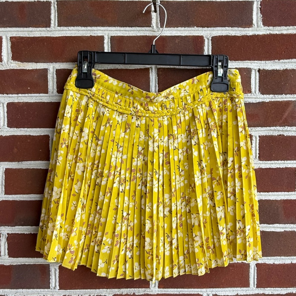 American Eagle Floral Yellow Pleated Skirt NWT